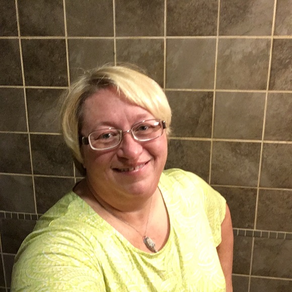 Meet your Posher, Kathy - Picture 3 of 3